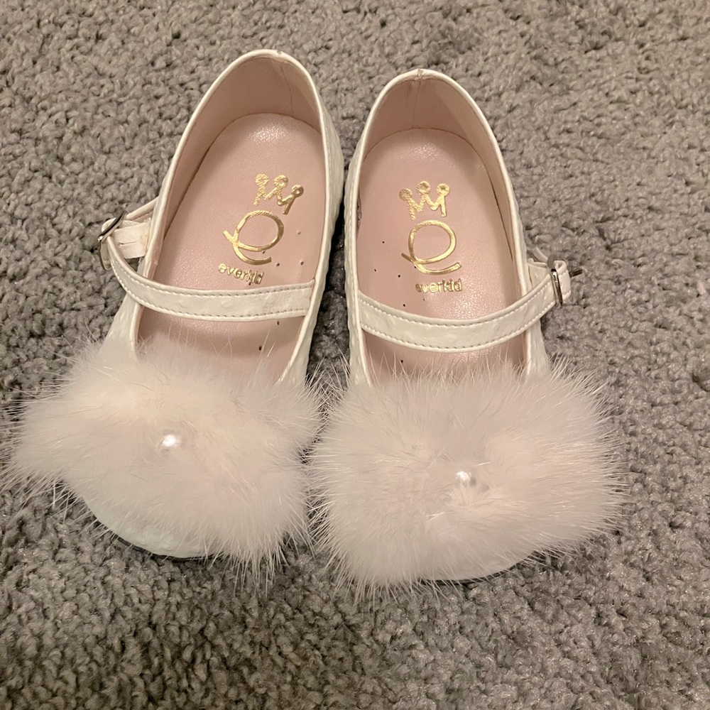 Beautiful Ivory Colored Feather Shoes